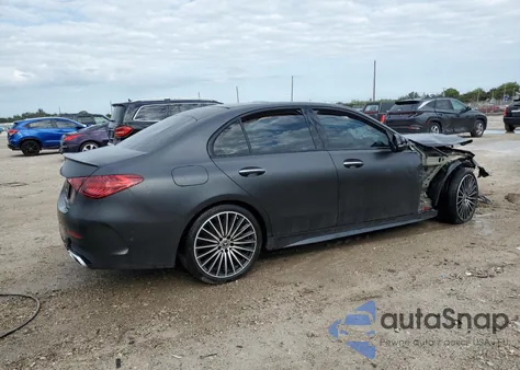 2024 Mercedes-Benz C 300 z USA, uszkodzony, nr VIN W1KAF4GBXRR155221